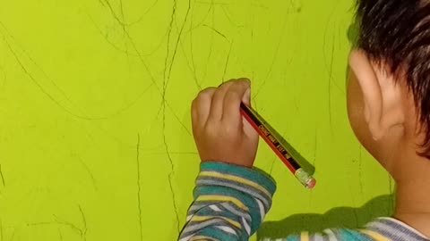 children learn to write on the wall of the house