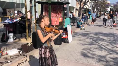 Even the dog was AMAZED - Somewhere over the rainbow - Street performance