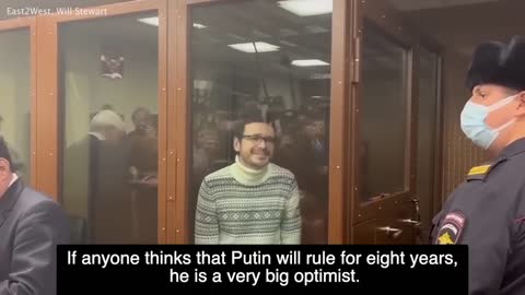 Heroic words of Russian politician spark APPLAUSE as he’s jailed for slamming war