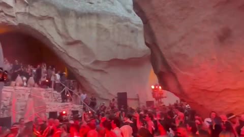 Keinemusik_at_Cappadocia,_Turkey(1080p)