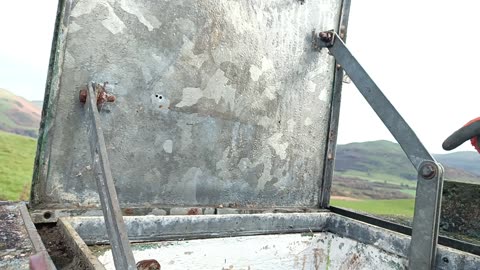 Exploring a Royal observer core bunker abandoned in Wales.