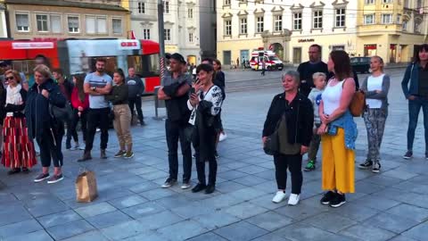 street piano performance: people were shocked...