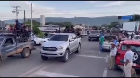 Sinaloa Drug Cartel Openly Parading Their Armed Convoy In Zacatecas Yesterday.