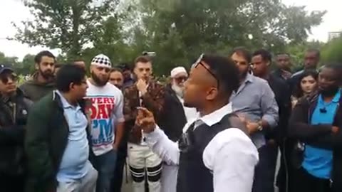 Muslims Attacked David Lynn - Speakers Corner Hyde Park London 20-8-17