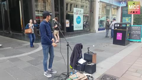 Amazing young busker singing "Hallelujah"