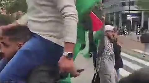 Pro Hamas people cause problems in France.