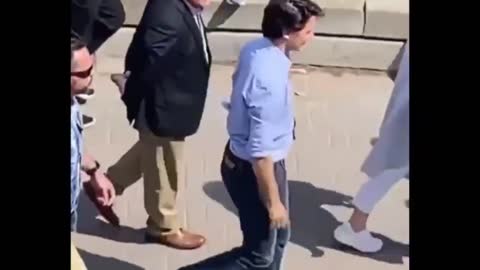 People tell Trudeau he’s “Nothing but a Communist Pig”