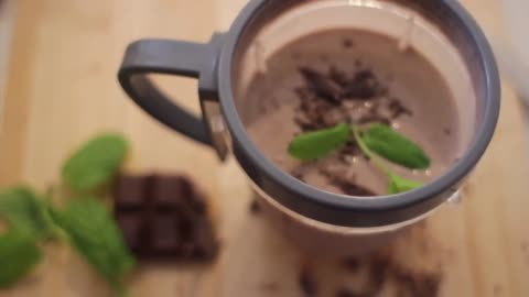 Banana Mint Chocolate Smoothie