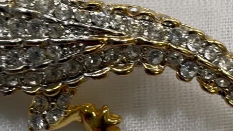 18KGP Crystal Brooch (2.5”). Made with Swarovski Crystal. Alligator. Crocodile