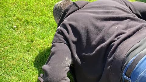 Dad Pumps Out Push-ups Like a Pro