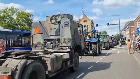 Dutch convoy: farmers honk through Roermond (July 9, 2022)