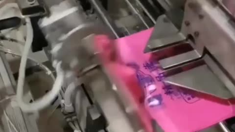 Mechanical life cloth folding machine