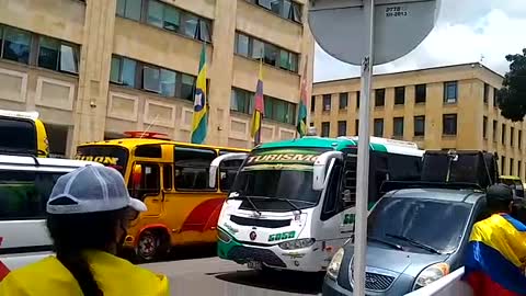 Bloqueos y plan tortuga: así avanza el paro de transportadores