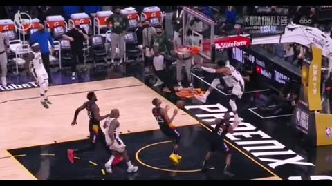 Giannis Antetokounmpo😱