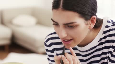 How To Use 'The Essentials' Make-up Tutorial with Wendy Rowe _ Burberry Beauty