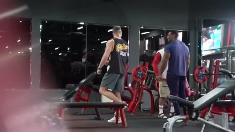 FAKE TRAINER PRANK with LARRY WHEELS Elite Powerlifter Pretended to be a Beginner coah in Gym