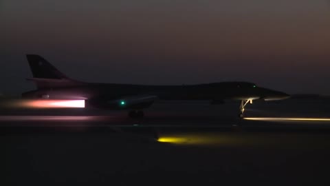 Stunning Video of B-1 Lancer in Action • Takeoff & Landing [Training Footage]4