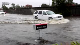 Flash floods hit Northern California town