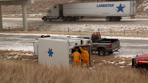 Texas snow leads to dangerous road conditions