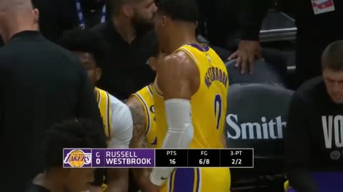 Russell Westbrook slaps Collin Sexton's head like it's his younger brother