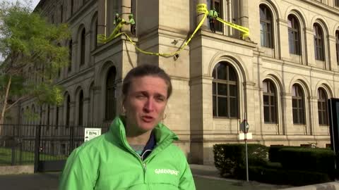 Greenpeace stages protest at German ministry