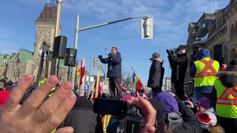 Black guy tells about trudeaus racism comments