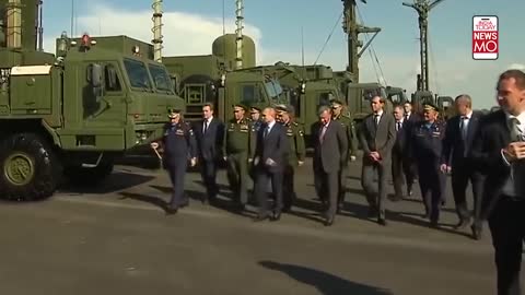 Russia-Ukraine War: Why Vladimir Putin Walks This Way? | NewsMo