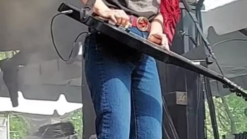 Megan Lovell (Larkin Poe) - LIVE @ 420Fest (Short 2)