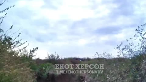 Russian Ivanovo paratroopers storm Ukrainian positions in Chasov Yar under artillery fire.