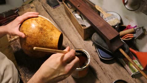 Gourd Banjo Building with Cobbler's Pegs & Shellac