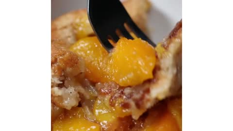 MOM'S HOMEMADE PEACH COBBLER