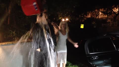 Jon Landau unexpectedly takes the #IceBucketChallenge