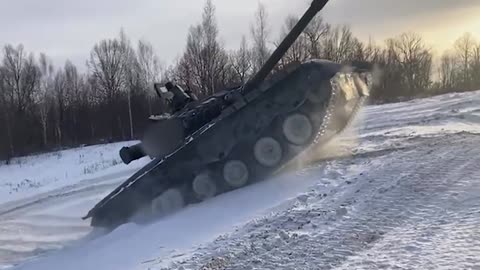 ABrams vs T80 - quando la roba è progettata per la guerra nel deserto e non sulla neve