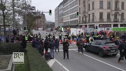 Klimaprotest der _Letzten Generation__ Erneut Verkehr blockiert _ BR24