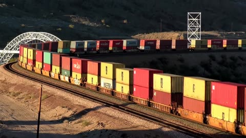 BNSF Trains at Ibis, CA