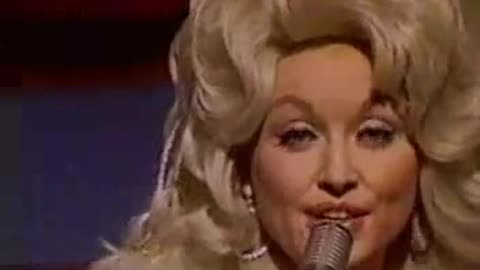 Dolly Parton - Love is Like a Butterfly = Live Hee Haw 1974