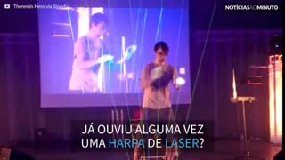 Homem toca Tetris em harpa feita de lasers!