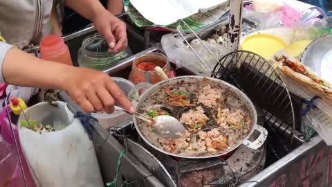 Delicious Vietnam Street Foods - Green Papaya Salad with Viet Sausage