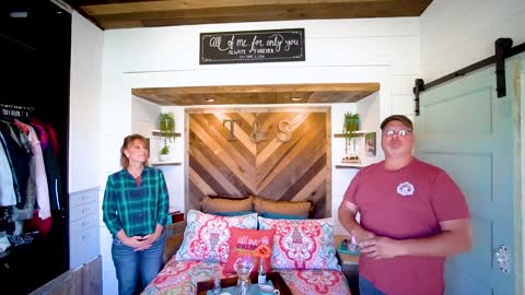 Family Builds Amazing DIY 5th Wheel Tiny House With Expanding Slides!