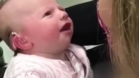 HERMOSAS REACCIONES DE BEBES CUANDO ESCUCHAN POR PRIMERA VEZ A SUS PAPITOS