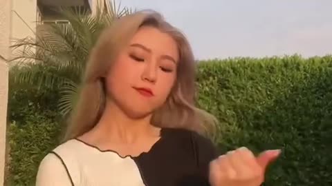 Sua amiga deu tiktok dance tutorial