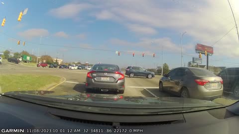 SUV Ignores Red Light