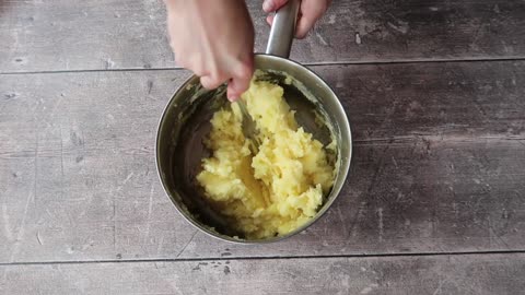 HOW TO MAKE TRADITIONAL IRISH POTATO FARLS - POTATO BREAD