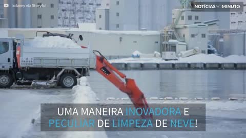 Trabalhadores no Japão limpam neve de forma inovadora!