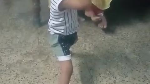 18 months kid dancing like a Rockstar