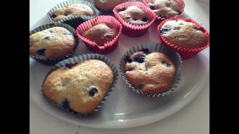 QUICK AND EASY MIRBERRY MUFFIN RECIPE - RECETTE DE MUFFINS AUX MIRTILLES FACILE ET RAPIDE