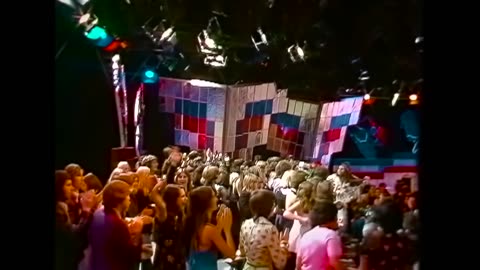 Slade – Merry Xmas Everybody (Official Top Of The Pops Video)