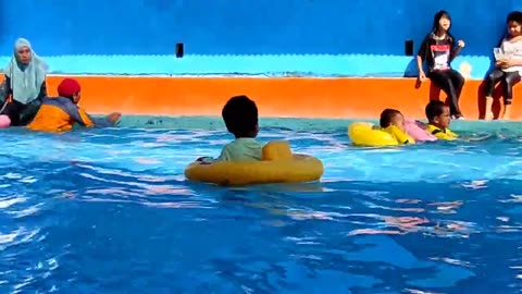 learning to swim with friends