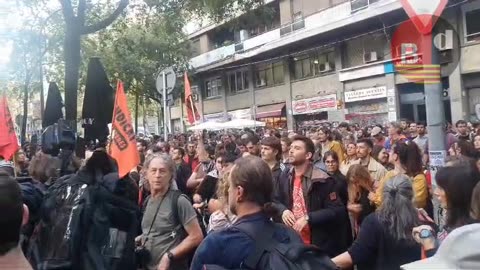 Protesta del Sindicat de Llogateres ante la sede de Junts