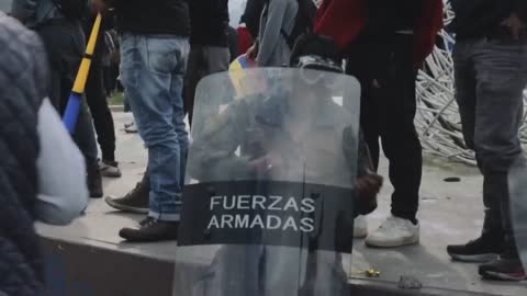 Ecuador: Day 12 of General Strike. Civil unrest, fires in the streets.